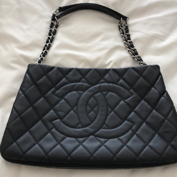 CHANEL Handbags - AUTHENTIC black Chanel handbag